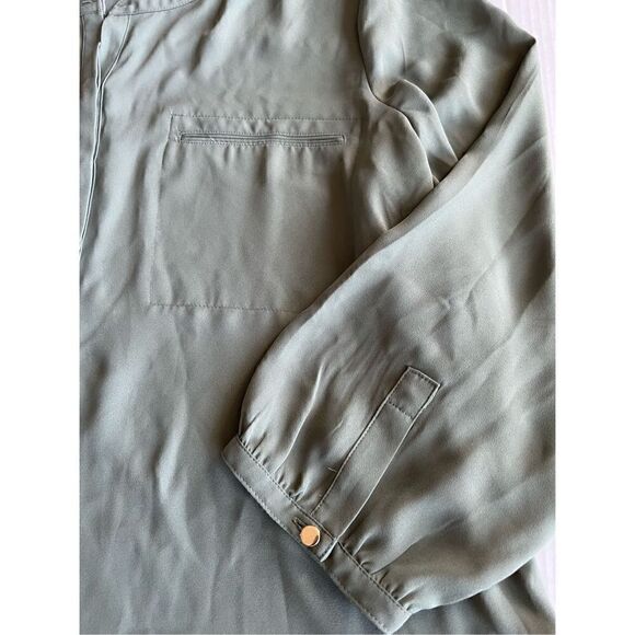 JM Collection green partial button down top - Picture 5 of 9